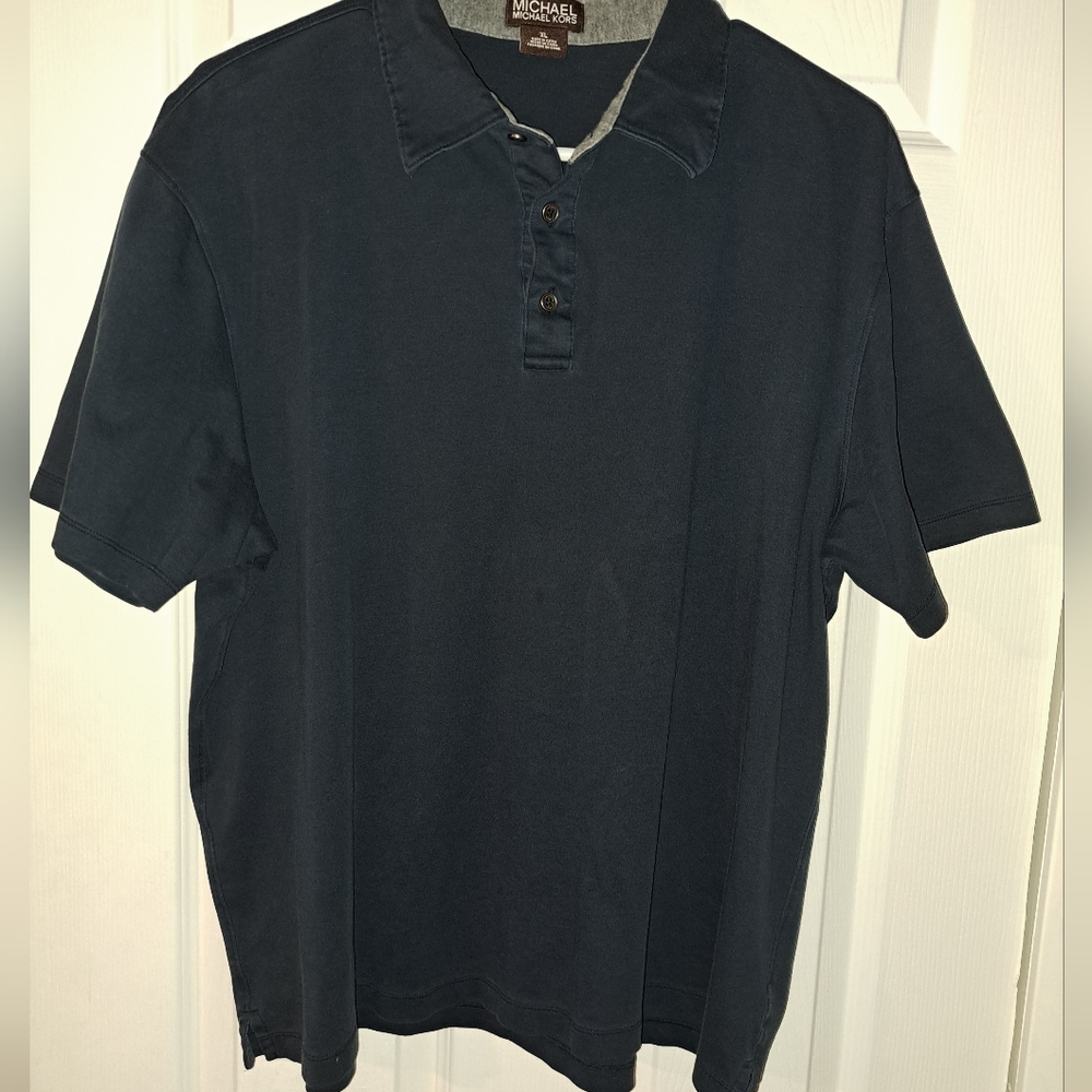 Michael Kors t-shirt in blue short sleeves size XL.